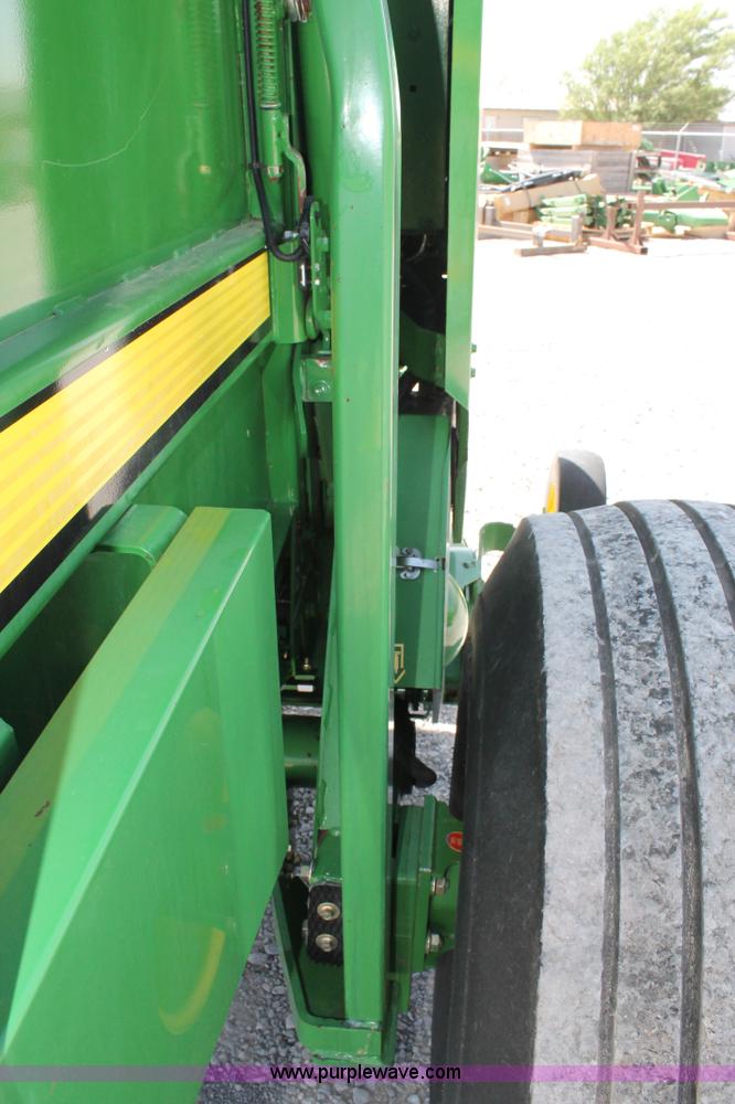 image for item G5738 2008 John Deere 568 round baler
