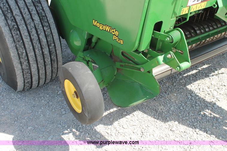 image for item G5738 2008 John Deere 568 round baler