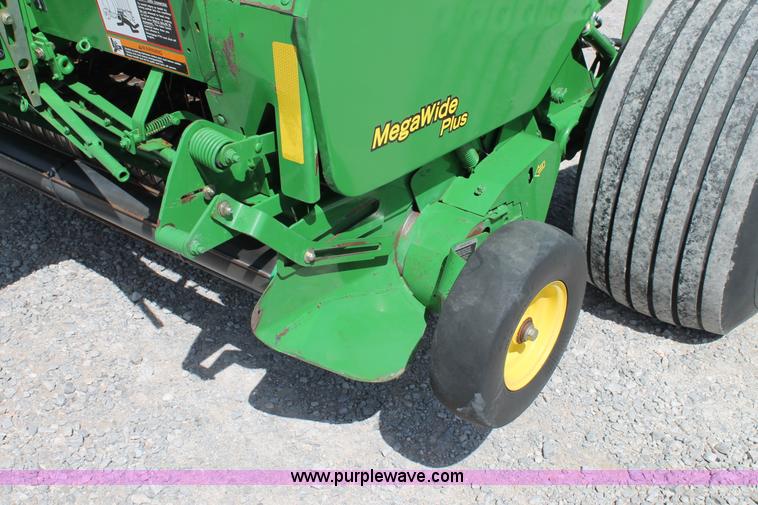 image for item G5738 2008 John Deere 568 round baler