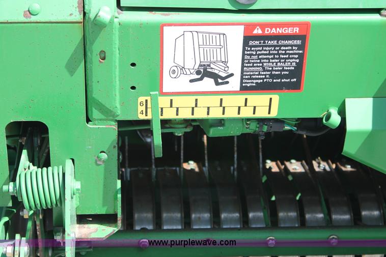 image for item G5738 2008 John Deere 568 round baler