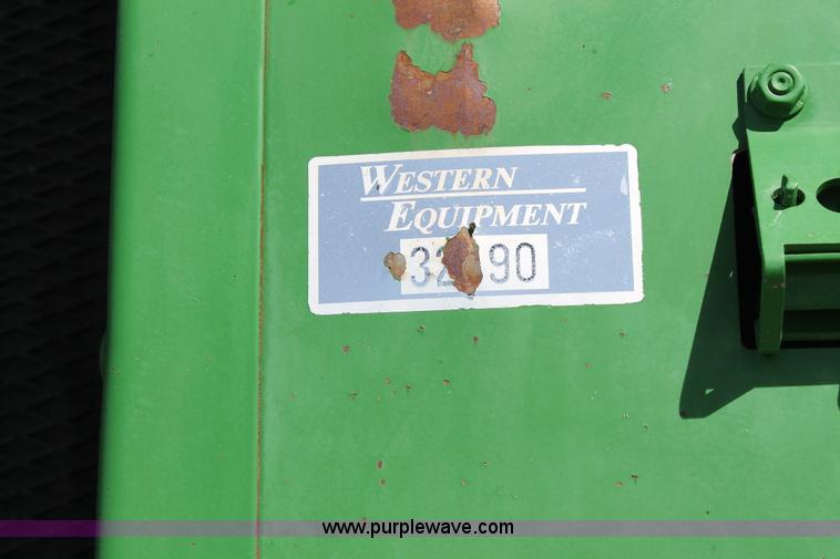 image for item G5738 2008 John Deere 568 round baler