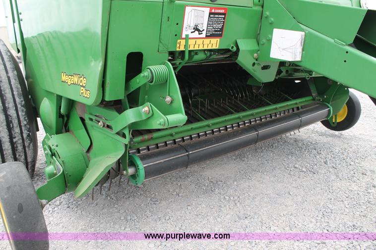 image for item G5744 2008 John Deere 568 round baler