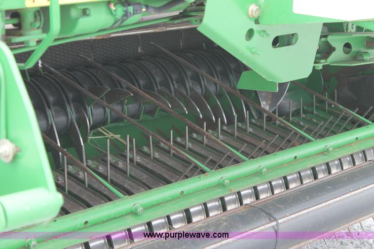 image for item G5744 2008 John Deere 568 round baler