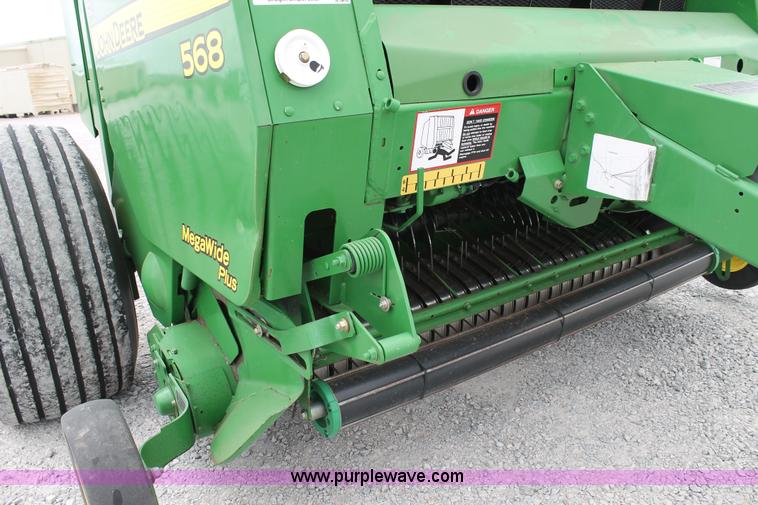 image for item G5744 2008 John Deere 568 round baler