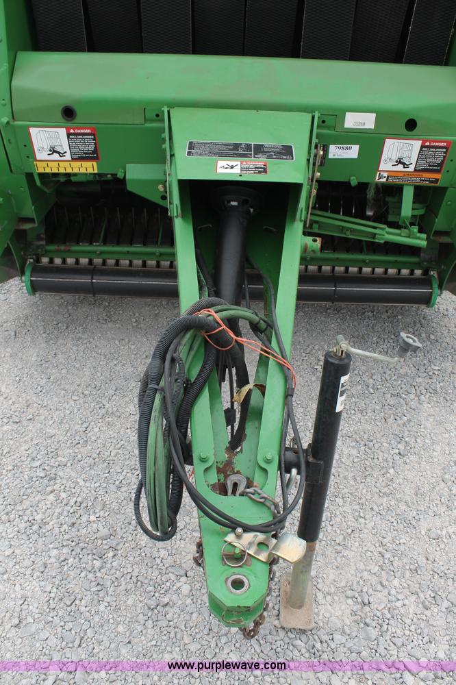image for item G5744 2008 John Deere 568 round baler