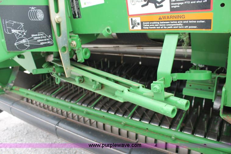 image for item G5744 2008 John Deere 568 round baler
