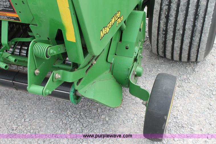 image for item G5744 2008 John Deere 568 round baler