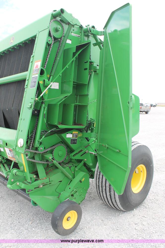 image for item G5744 2008 John Deere 568 round baler