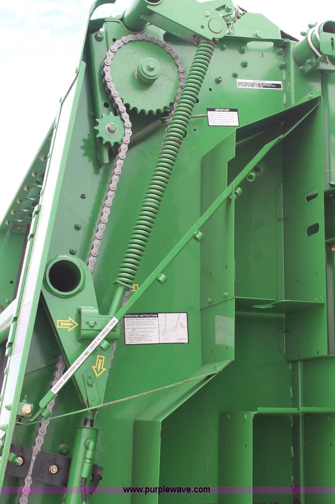 image for item G5744 2008 John Deere 568 round baler