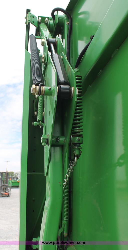 image for item G5744 2008 John Deere 568 round baler