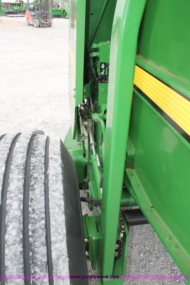 image for item G5744 2008 John Deere 568 round baler