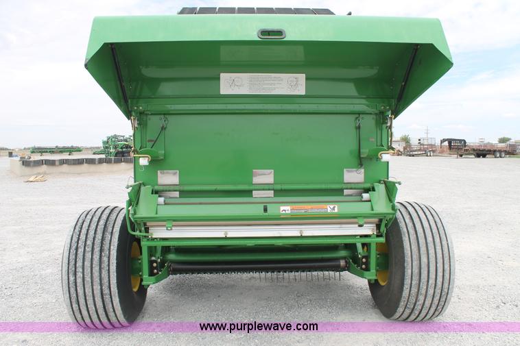 image for item G5744 2008 John Deere 568 round baler