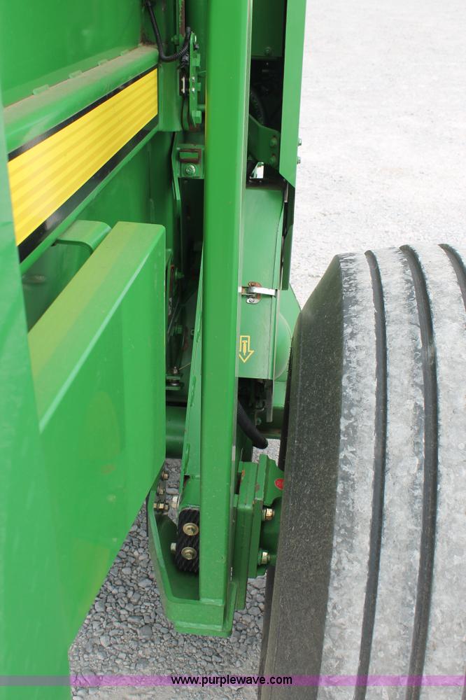 image for item G5744 2008 John Deere 568 round baler