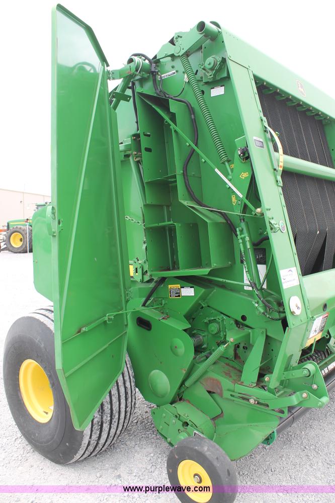 image for item G5744 2008 John Deere 568 round baler