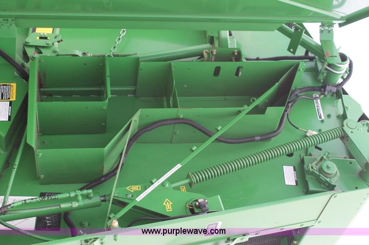 image for item G5744 2008 John Deere 568 round baler