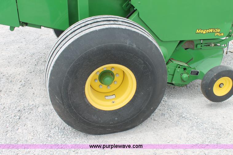 image for item G5744 2008 John Deere 568 round baler