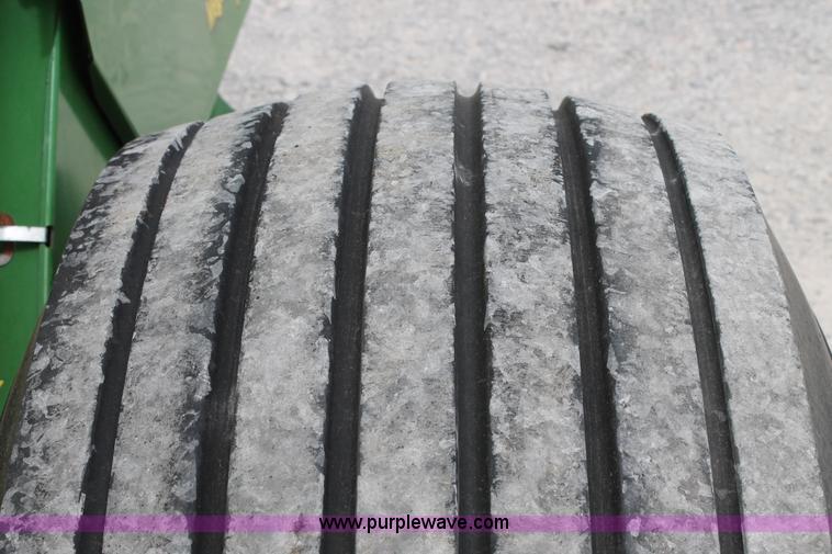 image for item G5744 2008 John Deere 568 round baler