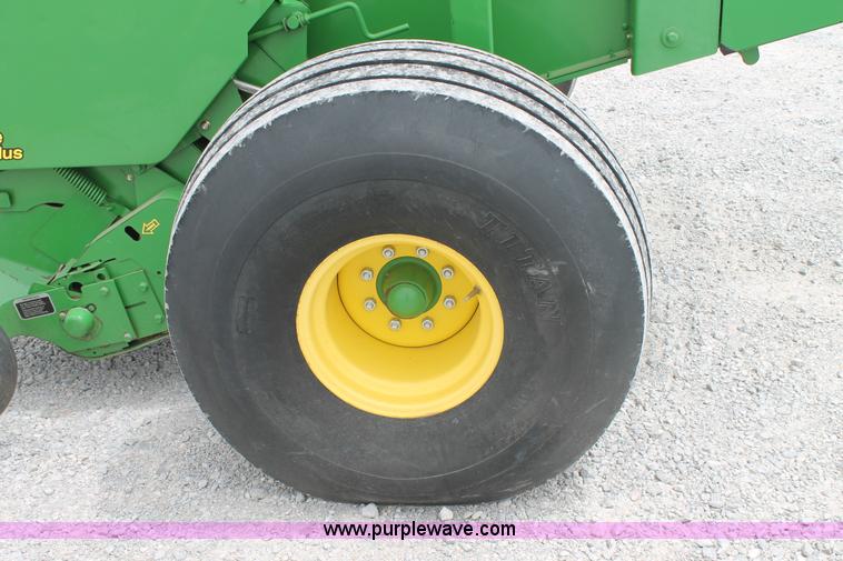 image for item G5744 2008 John Deere 568 round baler
