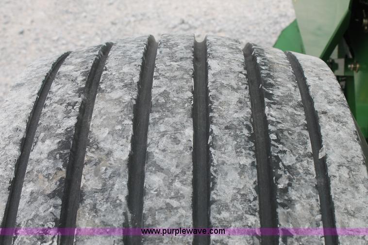 image for item G5744 2008 John Deere 568 round baler