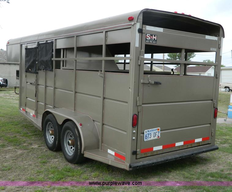 image for item G7872 1998 S&H three horse slant load trailer