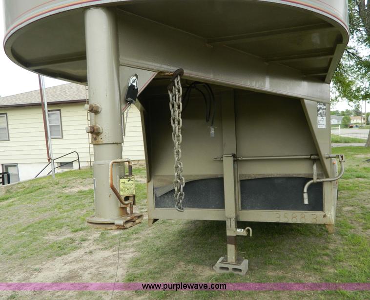 image for item G7872 1998 S&H three horse slant load trailer