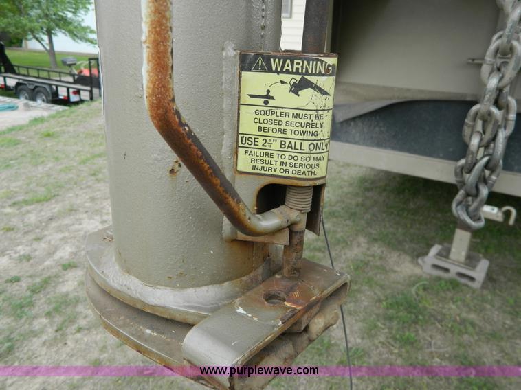 image for item G7872 1998 S&H three horse slant load trailer