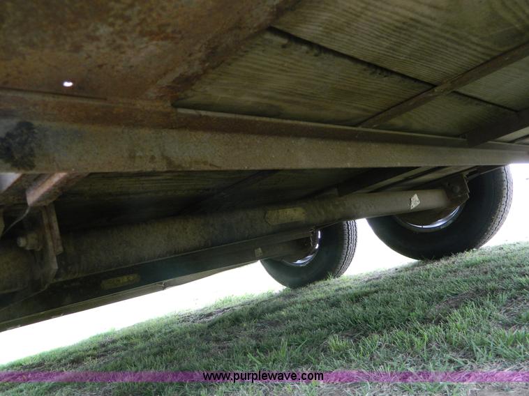 image for item G7872 1998 S&H three horse slant load trailer