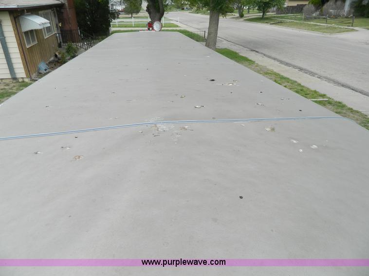 image for item G7872 1998 S&H three horse slant load trailer