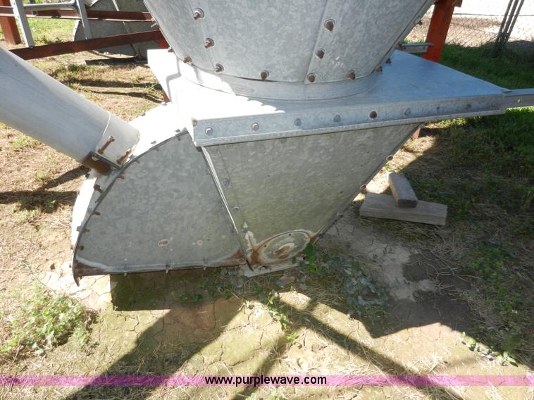 image for item H3079 Bulk grain bin with auger