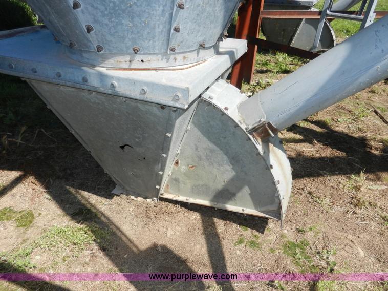 image for item H3080 Bulk grain bin with auger