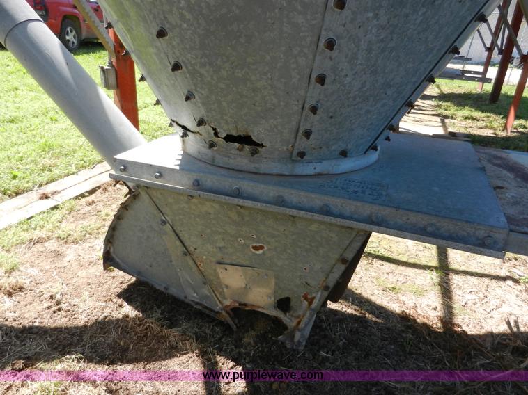 image for item H3080 Bulk grain bin with auger