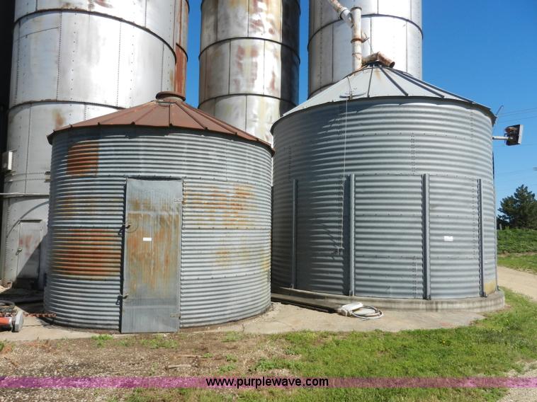 image for item H3085 (3) bulk grain storage bins