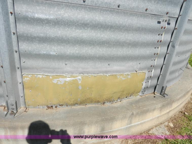 image for item H3085 (3) bulk grain storage bins