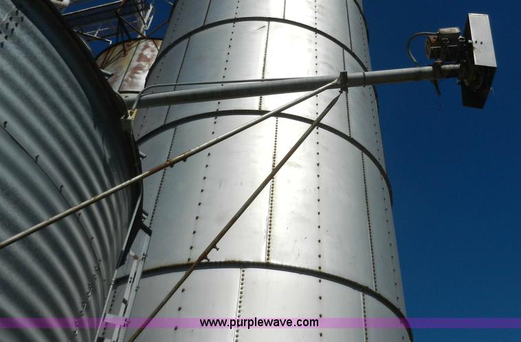 image for item H3085 (3) bulk grain storage bins