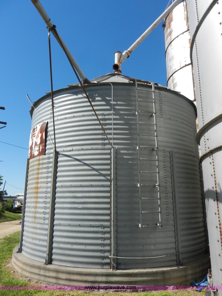 image for item H3085 (3) bulk grain storage bins