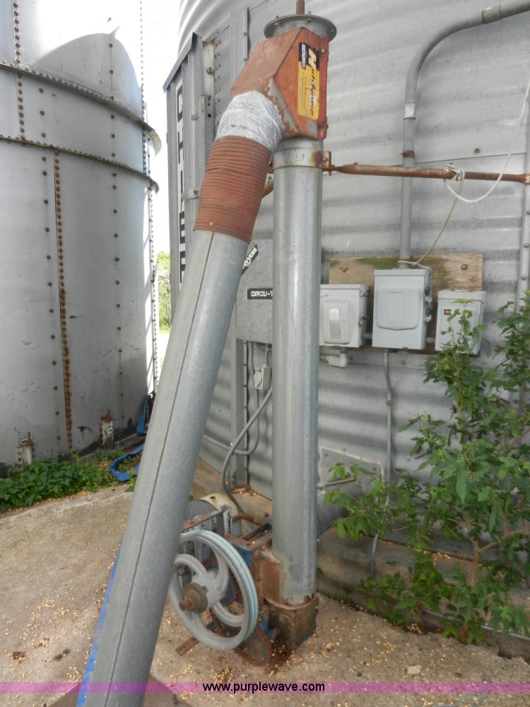image for item H3085 (3) bulk grain storage bins