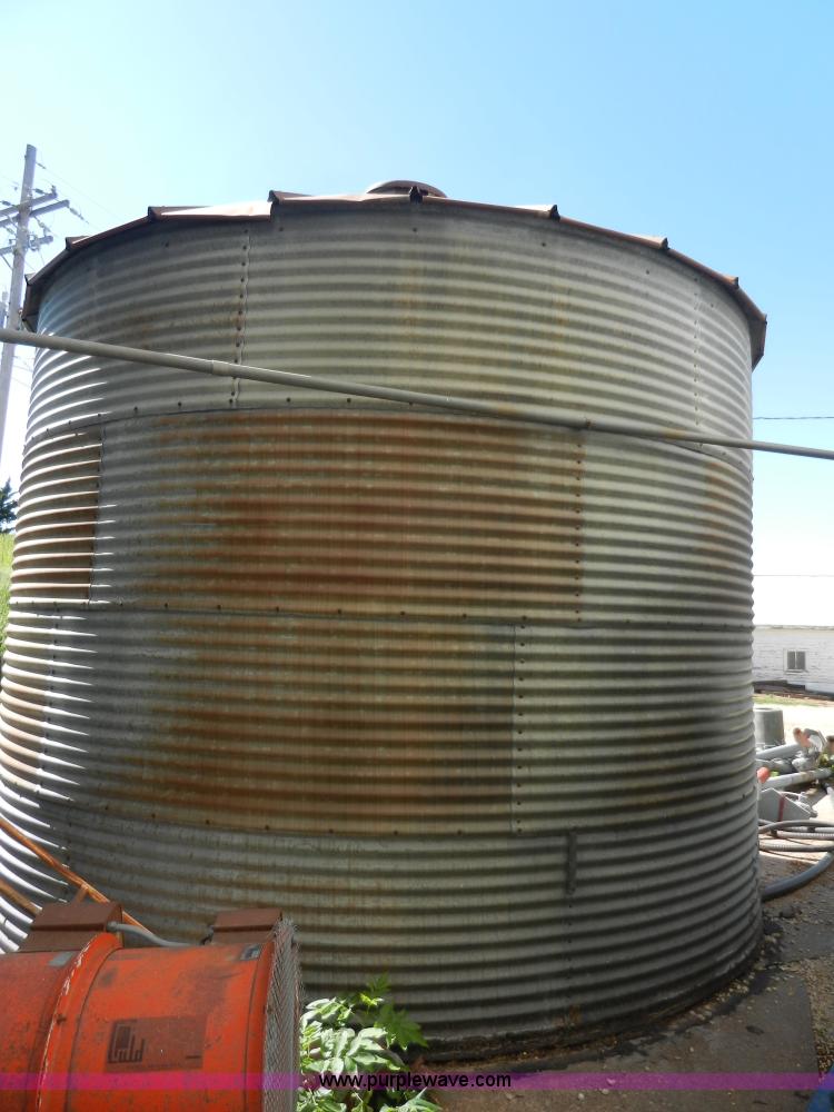 image for item H3085 (3) bulk grain storage bins