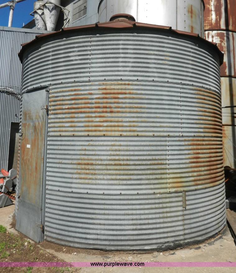 image for item H3085 (3) bulk grain storage bins