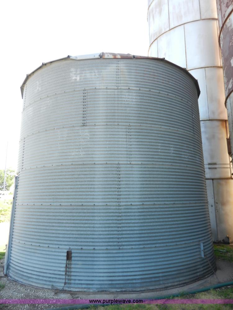 image for item H3085 (3) bulk grain storage bins