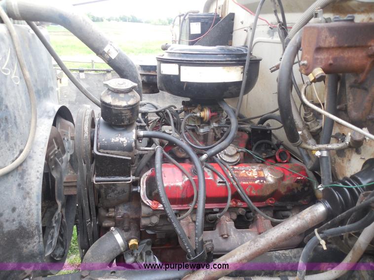 image for item H3168 1979 International 1824 grain truck