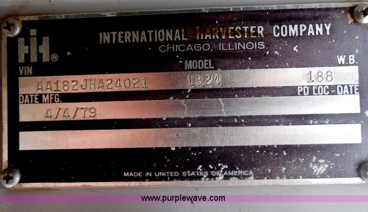 image for item H3168 1979 International 1824 grain truck