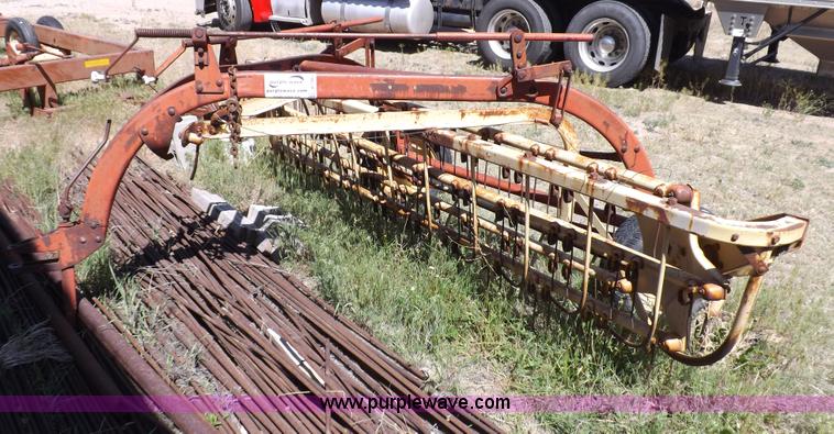 image for item H7080 New Holland 258 hay rake