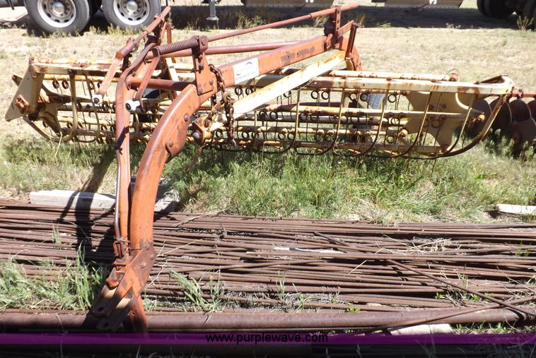 image for item H7080 New Holland 258 hay rake