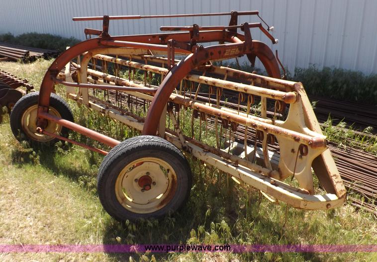 image for item H7080 New Holland 258 hay rake