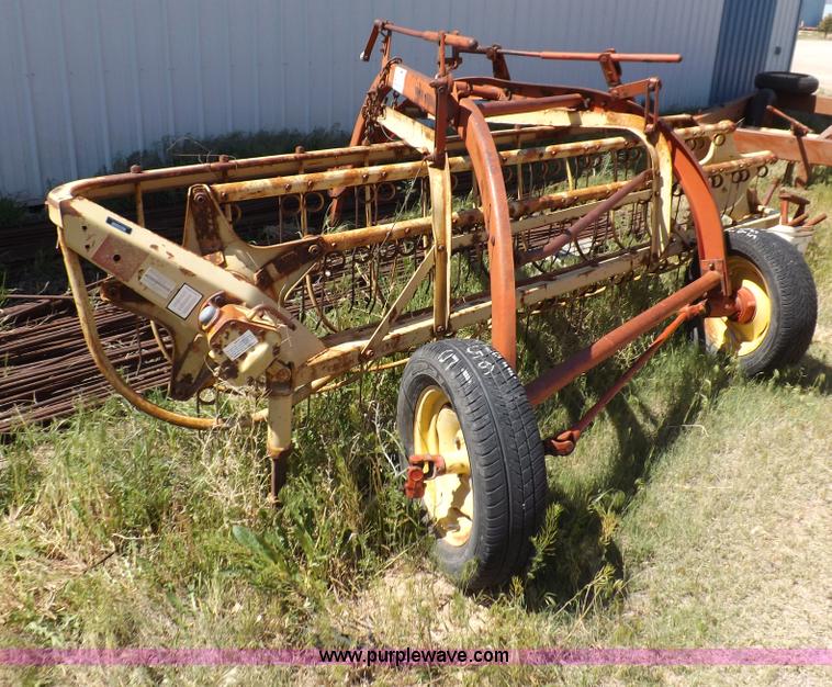 image for item H7080 New Holland 258 hay rake