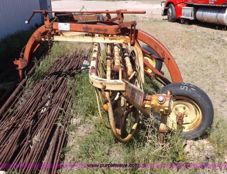 image for item H7080 New Holland 258 hay rake