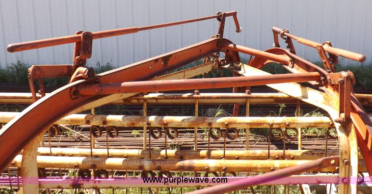 image for item H7080 New Holland 258 hay rake