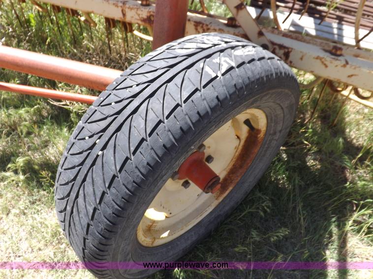 image for item H7080 New Holland 258 hay rake