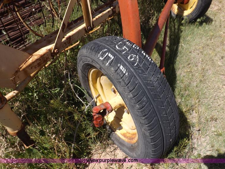 image for item H7080 New Holland 258 hay rake