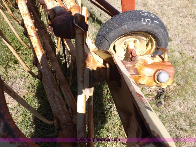image for item H7080 New Holland 258 hay rake